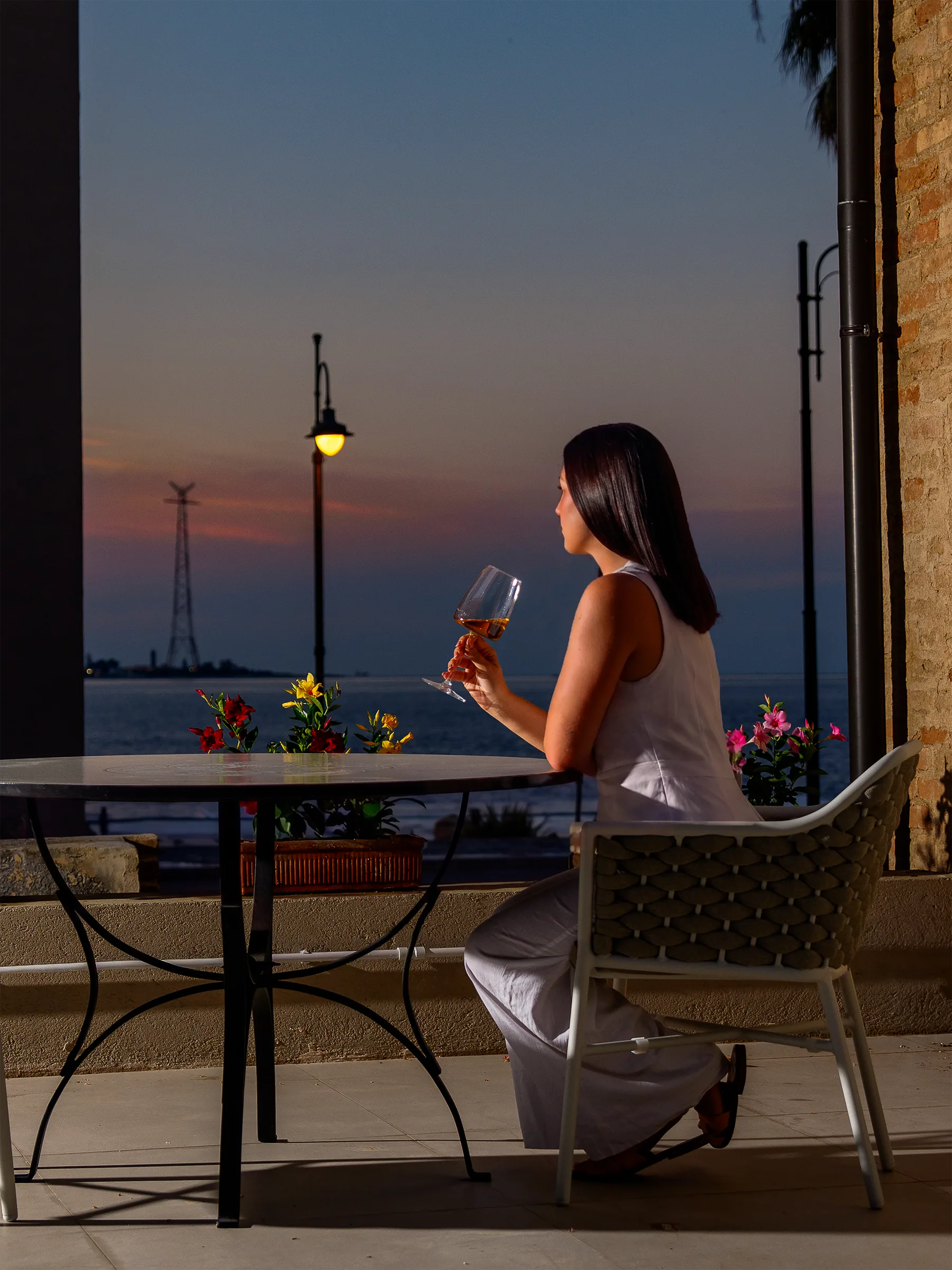 La terrazza sullo Stretto al tramonto